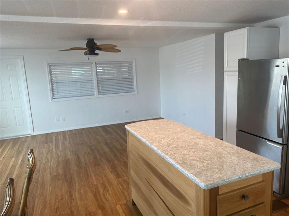 For Rent: $1,400 (2 beds, 2 baths, 960 Square Feet)