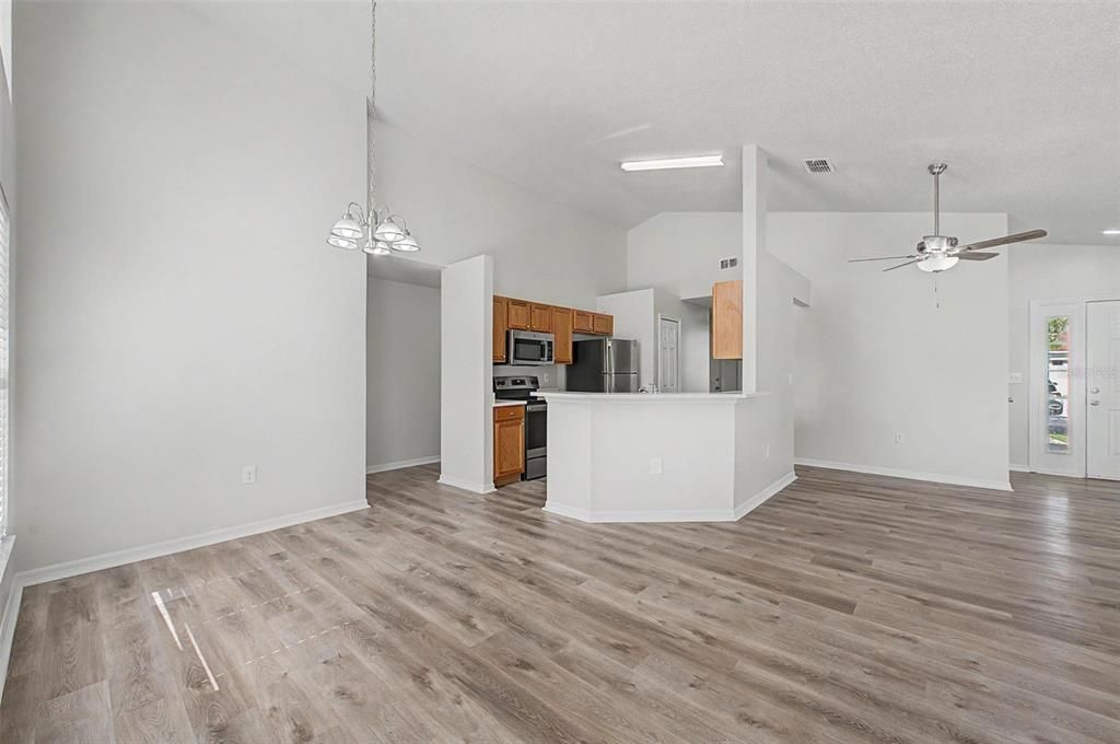 For Sale: $379,900 (3 beds, 2 baths, 1596 Square Feet)