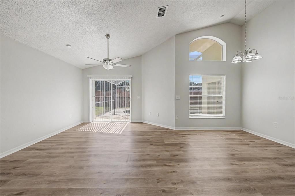 For Sale: $379,900 (3 beds, 2 baths, 1596 Square Feet)
