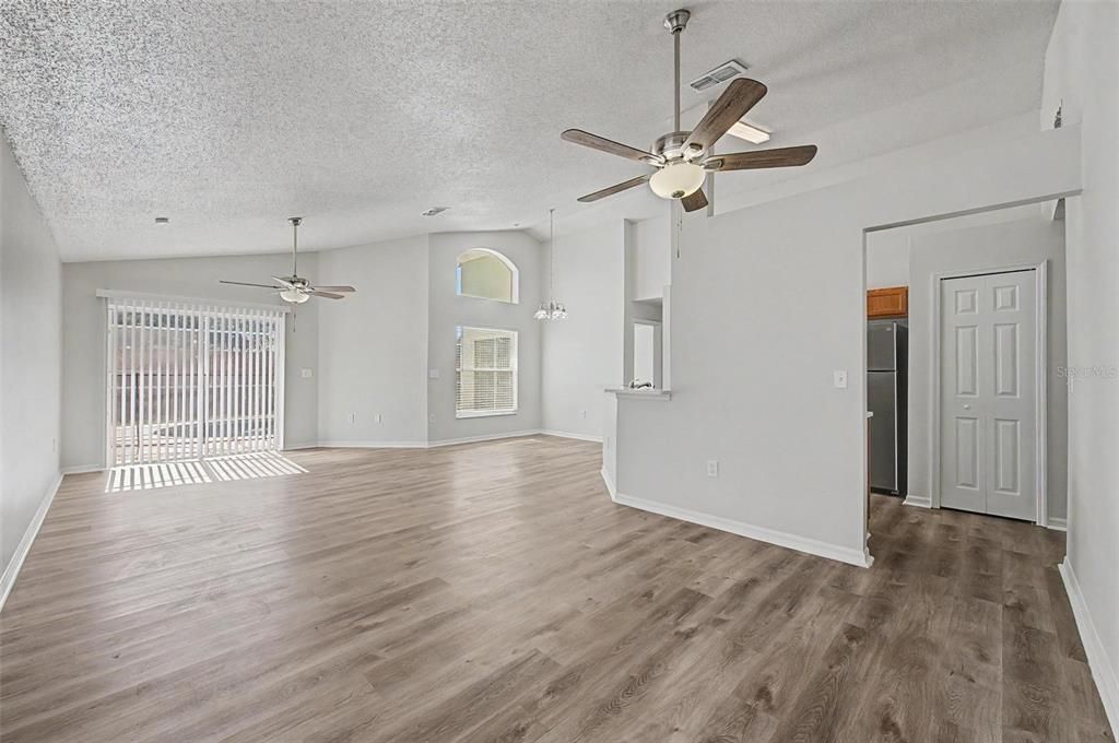 For Sale: $379,900 (3 beds, 2 baths, 1596 Square Feet)