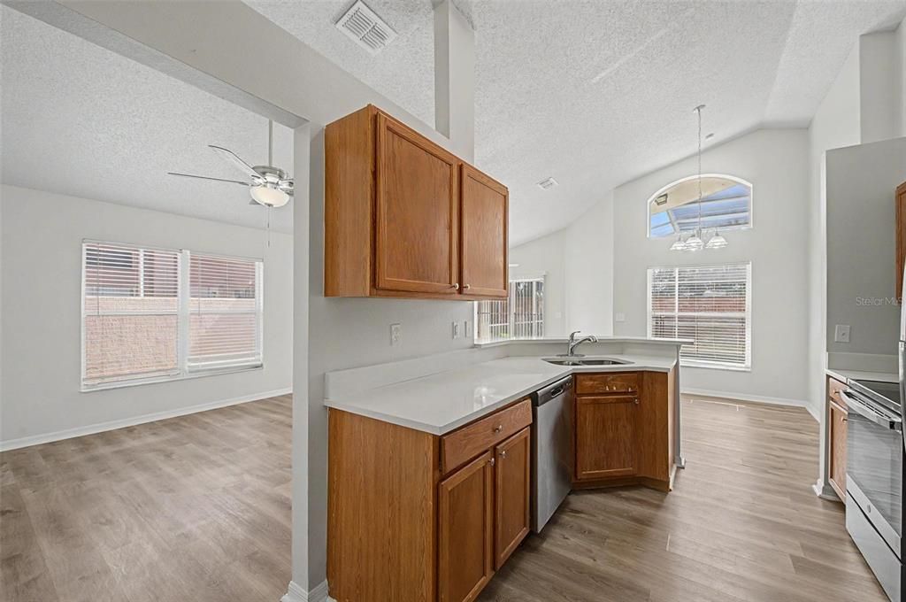For Sale: $379,900 (3 beds, 2 baths, 1596 Square Feet)