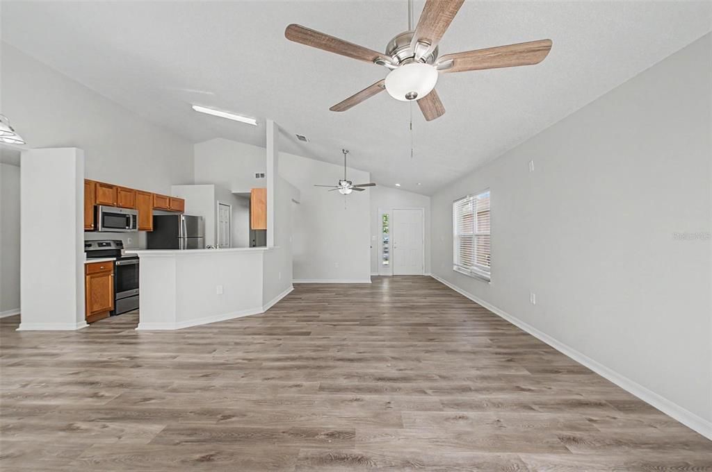 For Sale: $379,900 (3 beds, 2 baths, 1596 Square Feet)