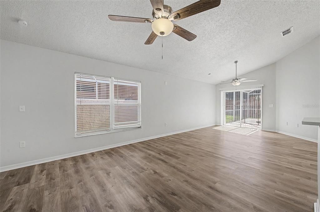 For Sale: $379,900 (3 beds, 2 baths, 1596 Square Feet)