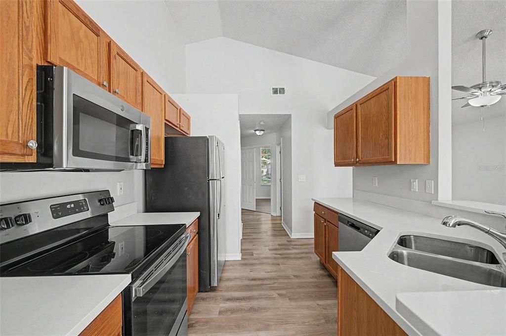 For Sale: $379,900 (3 beds, 2 baths, 1596 Square Feet)