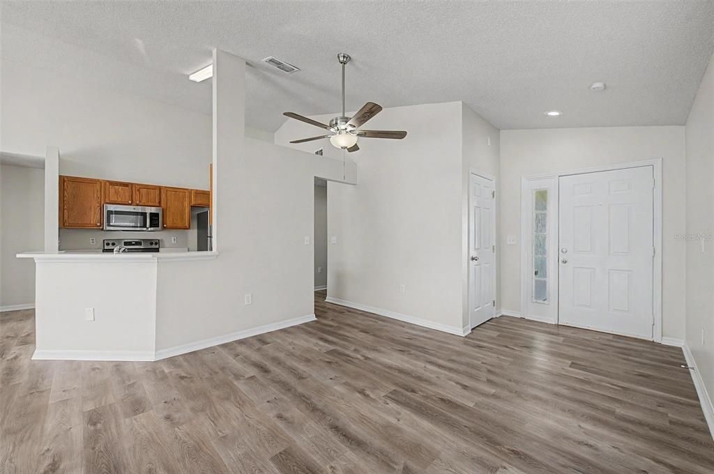 For Sale: $379,900 (3 beds, 2 baths, 1596 Square Feet)