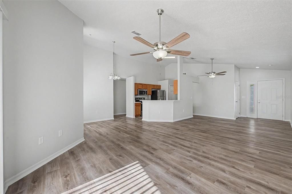 For Sale: $379,900 (3 beds, 2 baths, 1596 Square Feet)