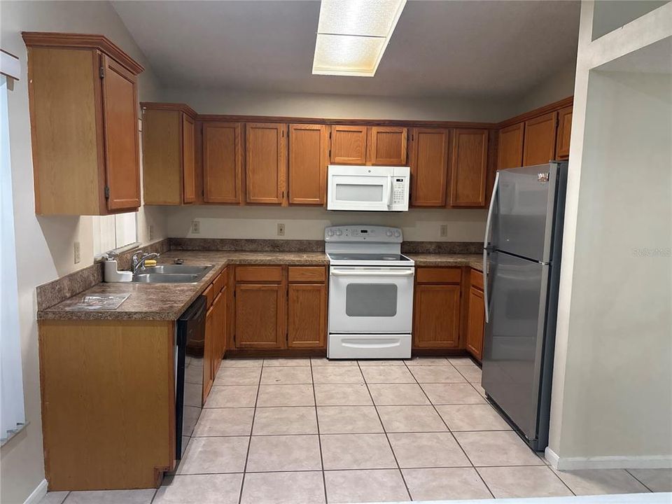 For Rent: $2,450 (3 beds, 2 baths, 1619 Square Feet)