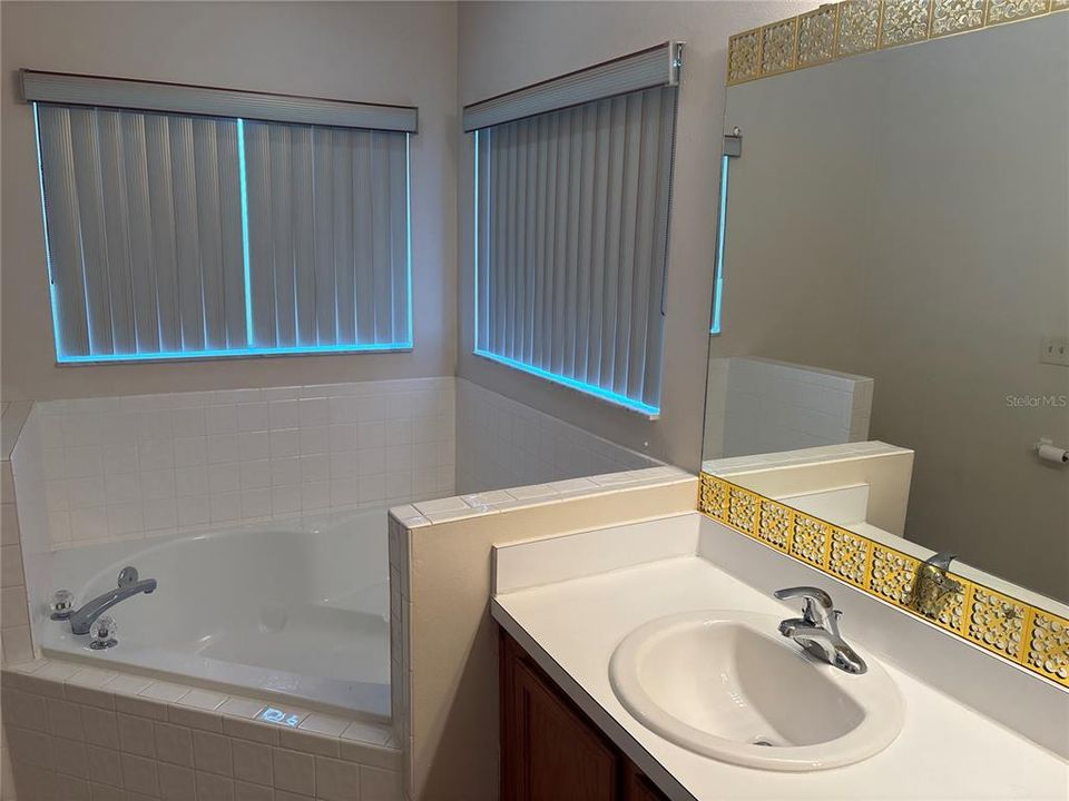 For Rent: $2,450 (3 beds, 2 baths, 1619 Square Feet)