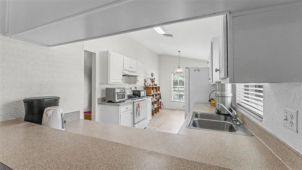 For Sale: $305,000 (3 beds, 2 baths, 1753 Square Feet)