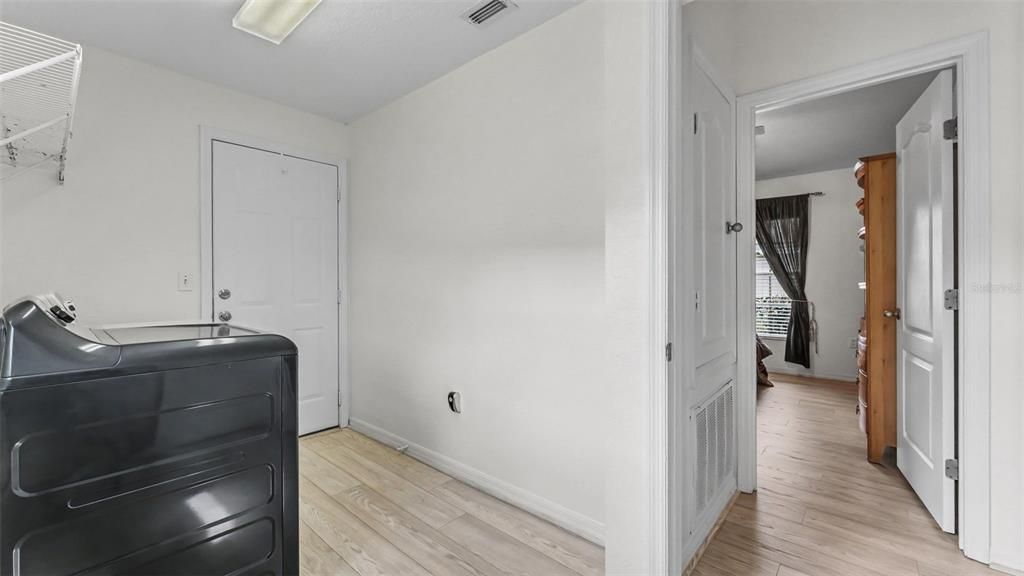 For Sale: $305,000 (3 beds, 2 baths, 1753 Square Feet)