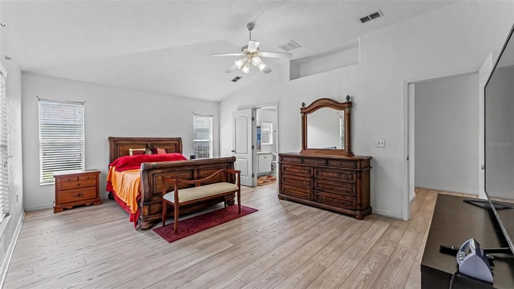 For Sale: $305,000 (3 beds, 2 baths, 1753 Square Feet)