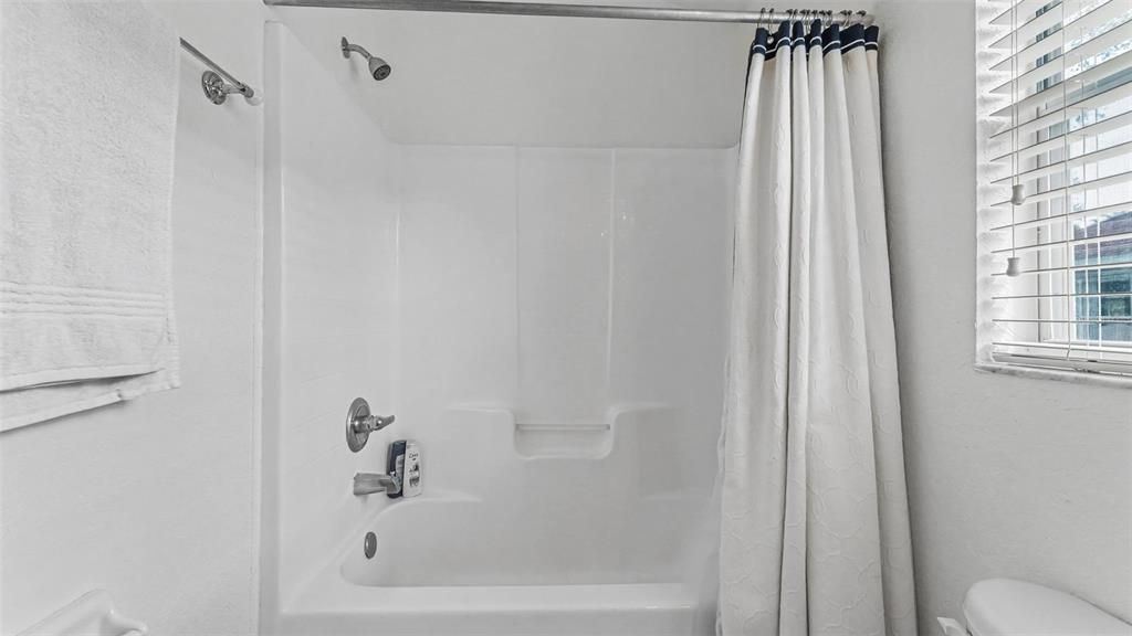 For Sale: $305,000 (3 beds, 2 baths, 1753 Square Feet)