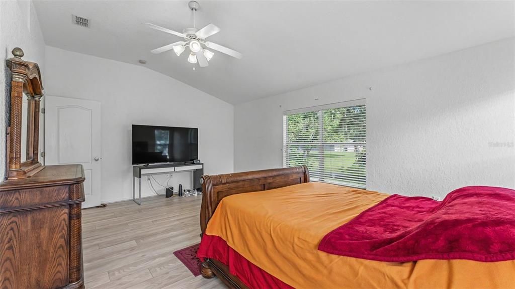 For Sale: $305,000 (3 beds, 2 baths, 1753 Square Feet)
