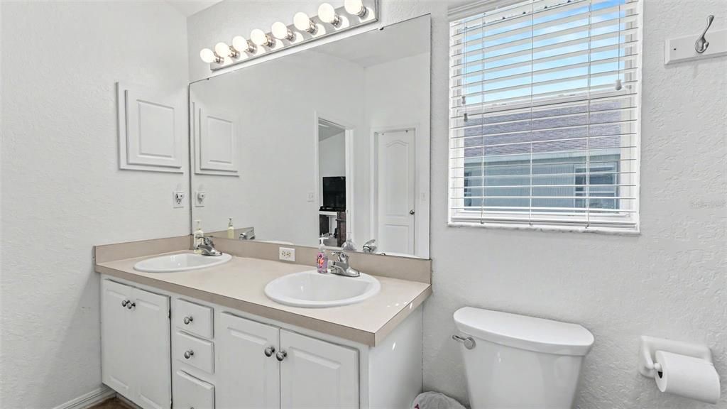 For Sale: $305,000 (3 beds, 2 baths, 1753 Square Feet)
