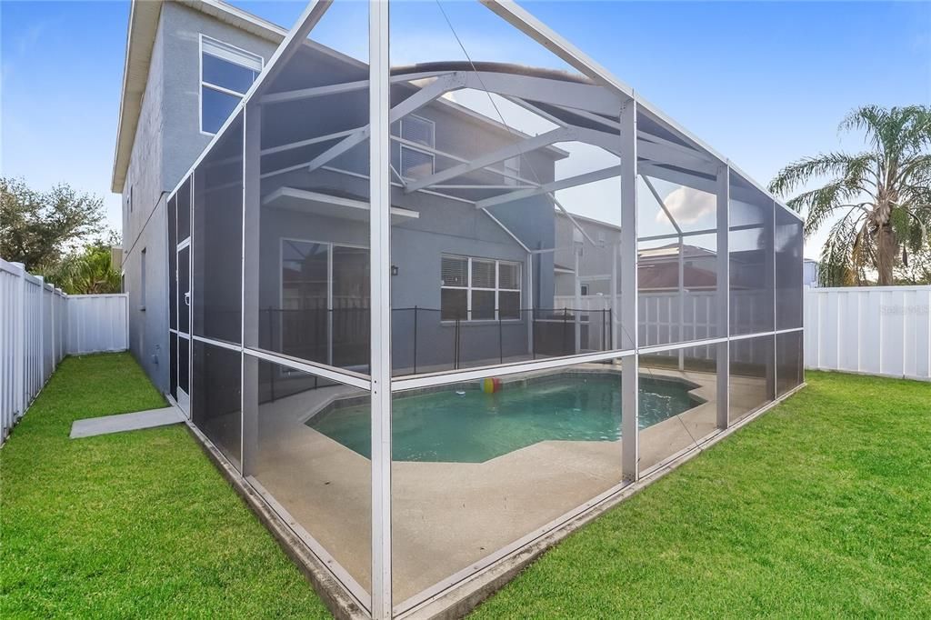 For Sale: $385,000 (4 beds, 2 baths, 2537 Square Feet)
