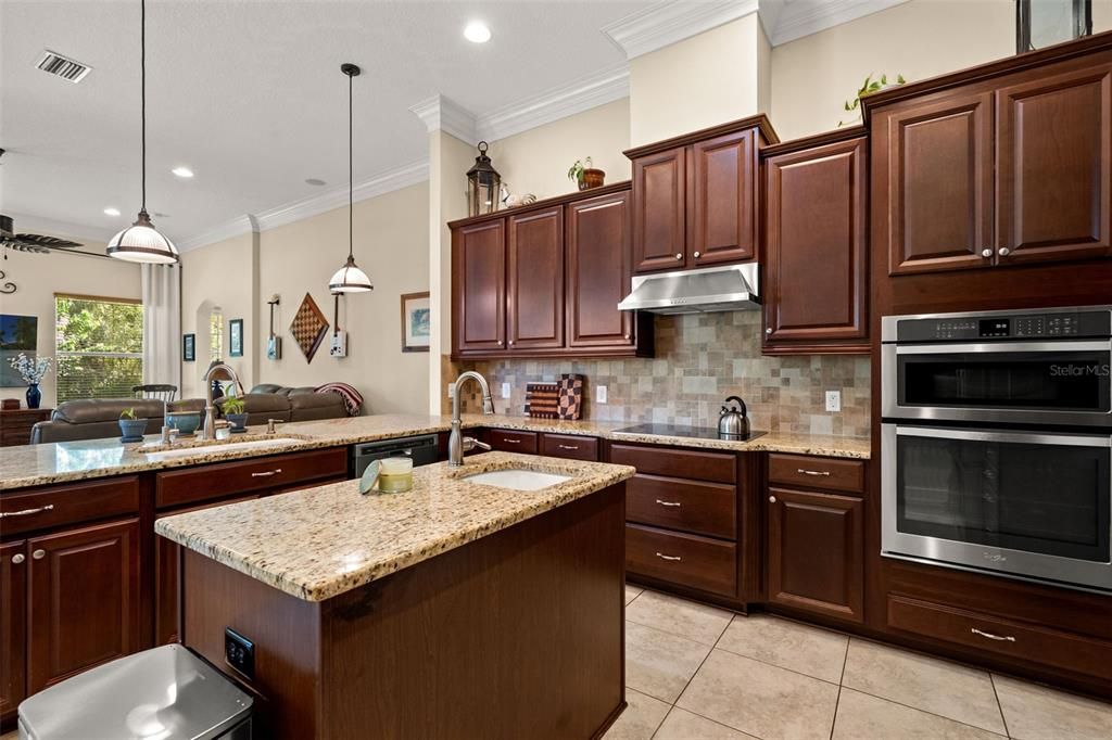 En Venta: $750,000 (4 camas, 3 baños, 2916 Pies cuadrados)