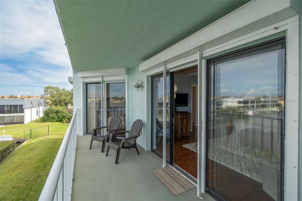For Sale: $399,900 (2 beds, 2 baths, 1234 Square Feet)