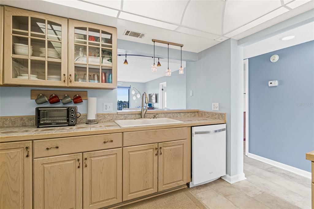 For Sale: $399,900 (2 beds, 2 baths, 1234 Square Feet)