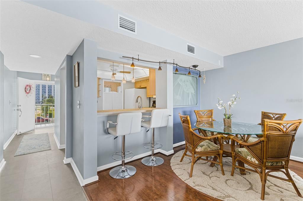 For Sale: $399,900 (2 beds, 2 baths, 1234 Square Feet)