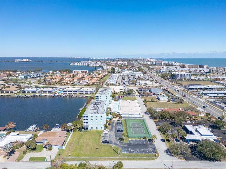 For Sale: $399,900 (2 beds, 2 baths, 1234 Square Feet)