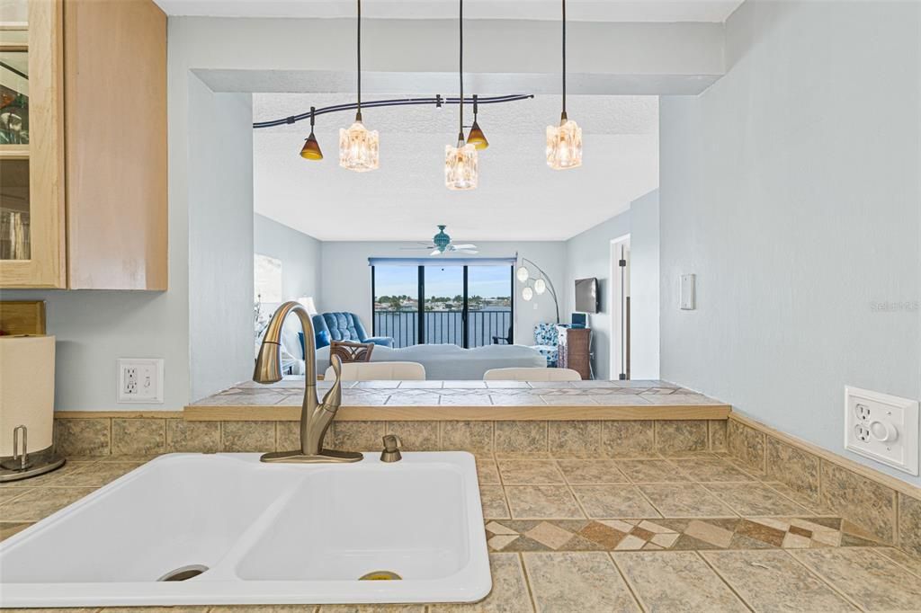 For Sale: $399,900 (2 beds, 2 baths, 1234 Square Feet)