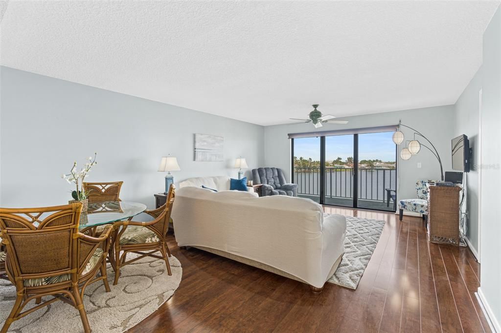 For Sale: $399,900 (2 beds, 2 baths, 1234 Square Feet)