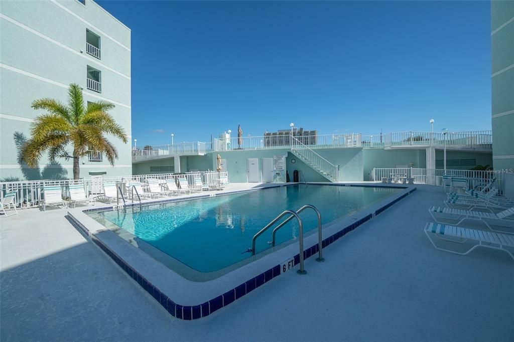 For Sale: $399,900 (2 beds, 2 baths, 1234 Square Feet)