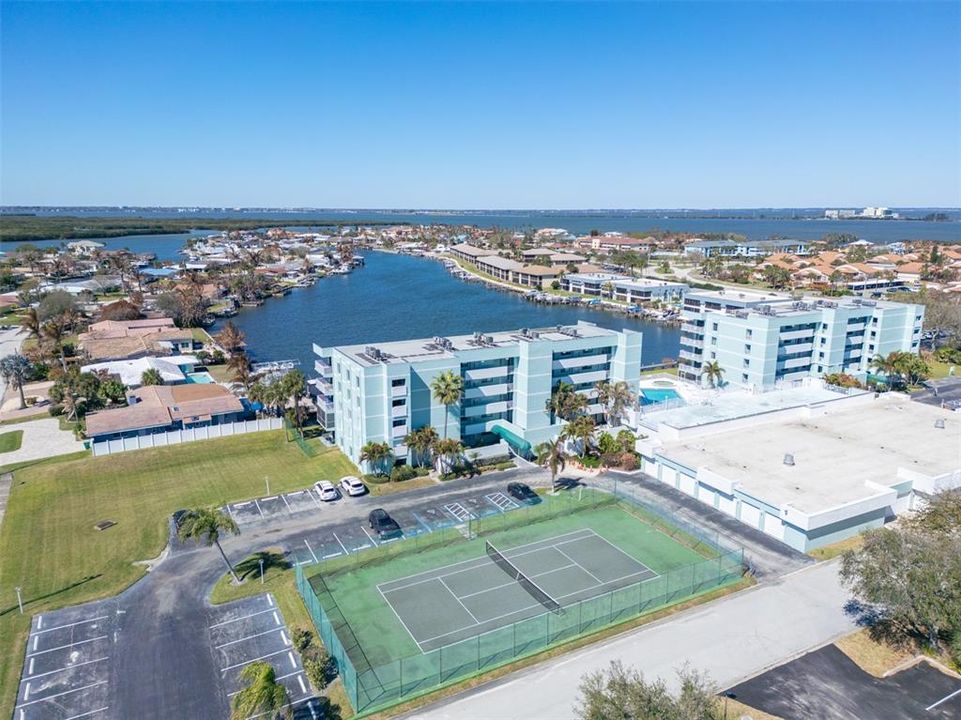 For Sale: $399,900 (2 beds, 2 baths, 1234 Square Feet)