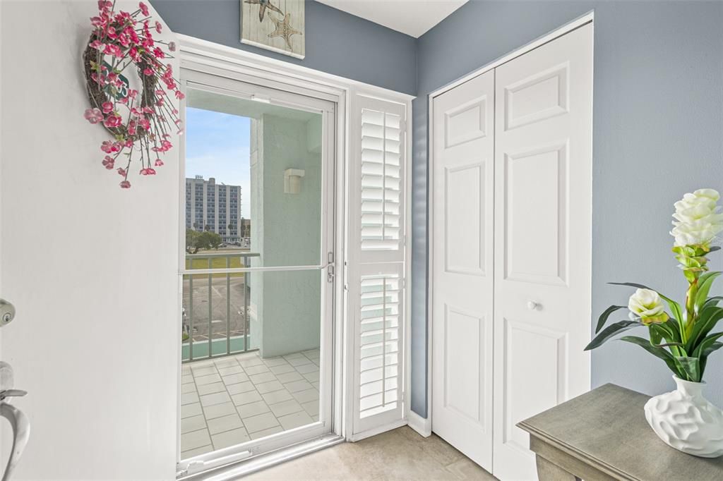 For Sale: $399,900 (2 beds, 2 baths, 1234 Square Feet)