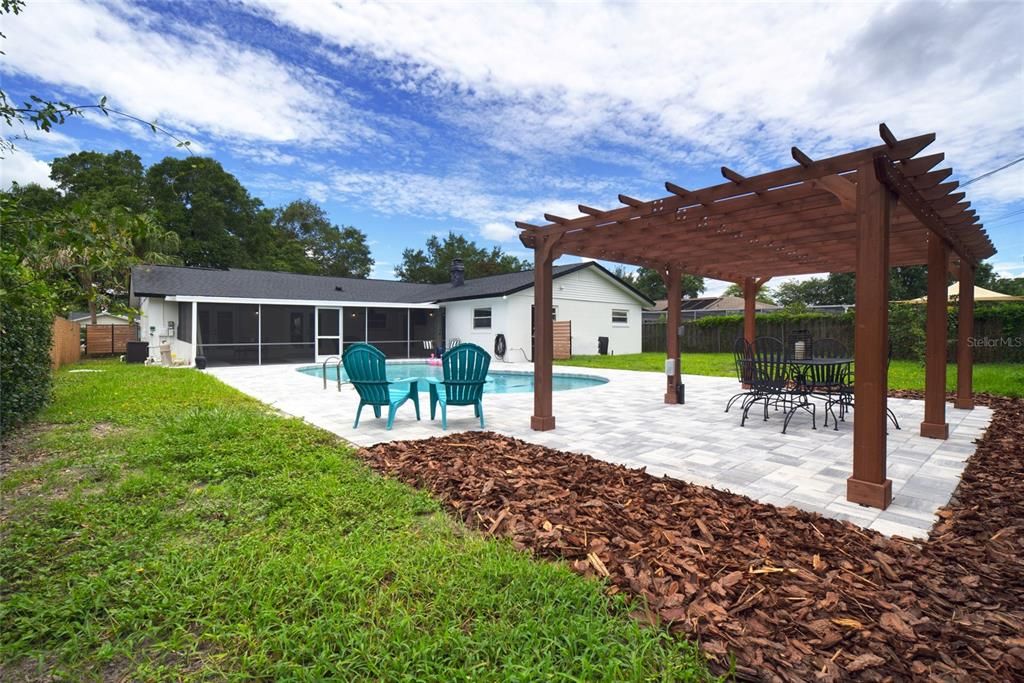 En Venta: $825,000 (4 camas, 3 baños, 2164 Pies cuadrados)
