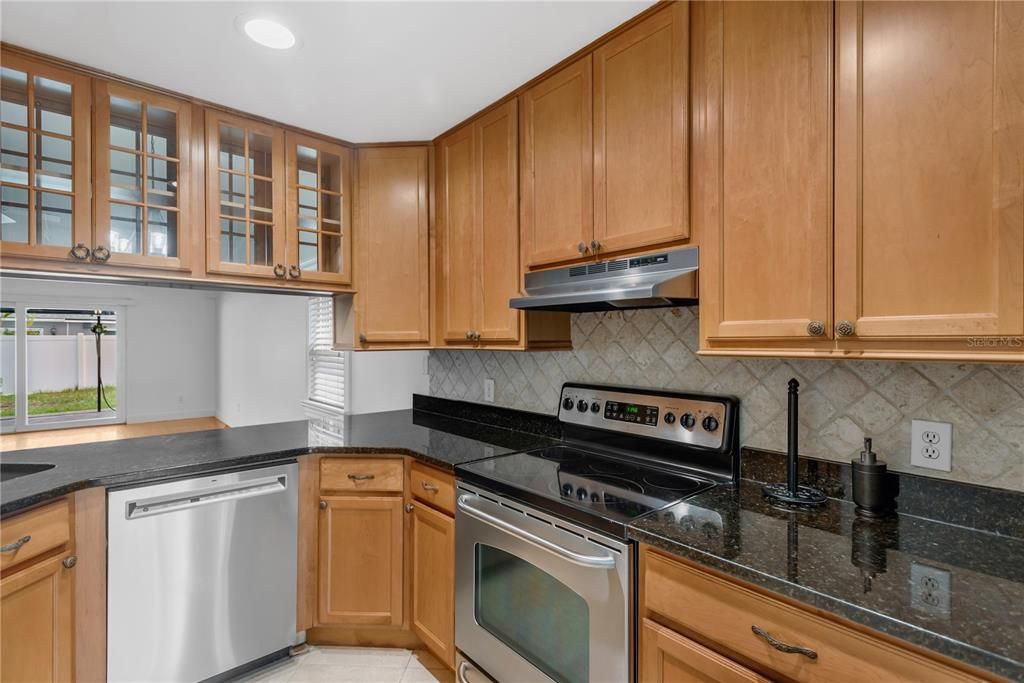 На продажу: $417,999 (3 спален, 2 ванн, 1404 Квадратных фут)