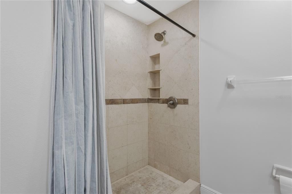 На продажу: $417,999 (3 спален, 2 ванн, 1404 Квадратных фут)