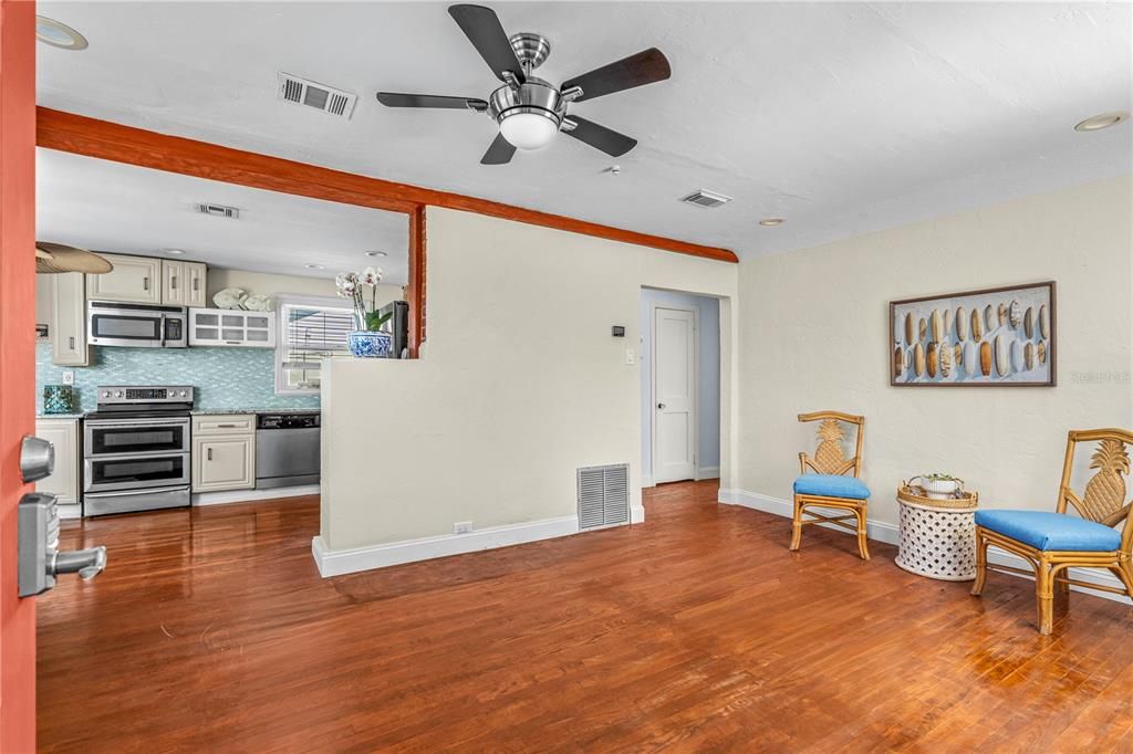 En Venta: $329,000 (2 camas, 2 baños, 1004 Pies cuadrados)