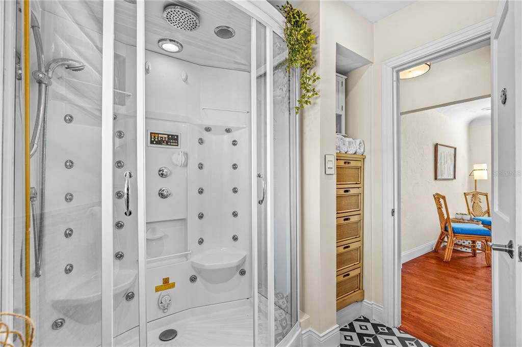 En Venta: $329,000 (2 camas, 2 baños, 1004 Pies cuadrados)