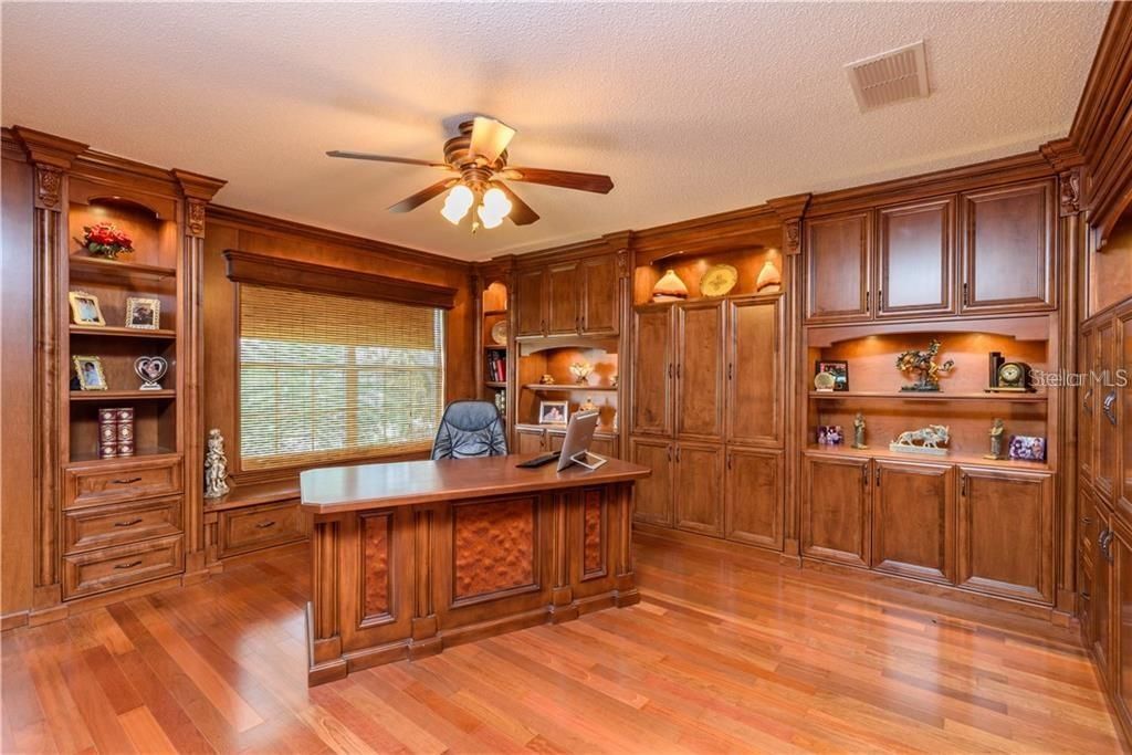 En Venta: $475,000 (4 camas, 2 baños, 2476 Pies cuadrados)