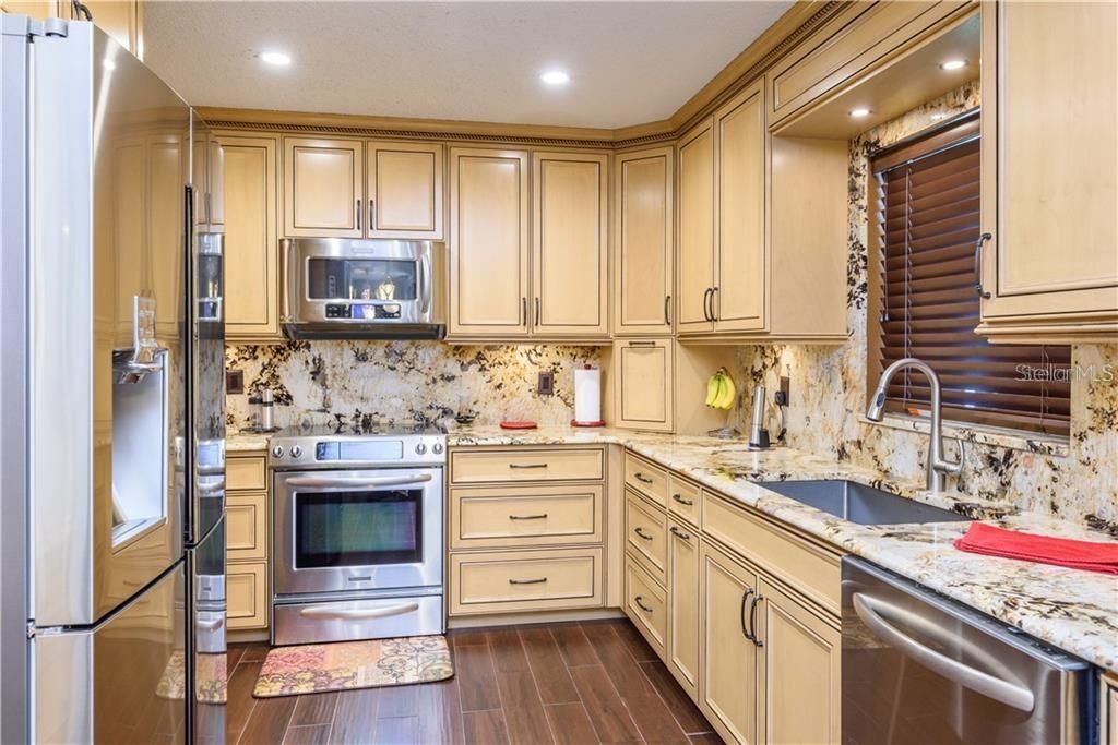 En Venta: $475,000 (4 camas, 2 baños, 2476 Pies cuadrados)