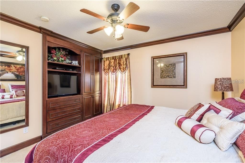 En Venta: $475,000 (4 camas, 2 baños, 2476 Pies cuadrados)
