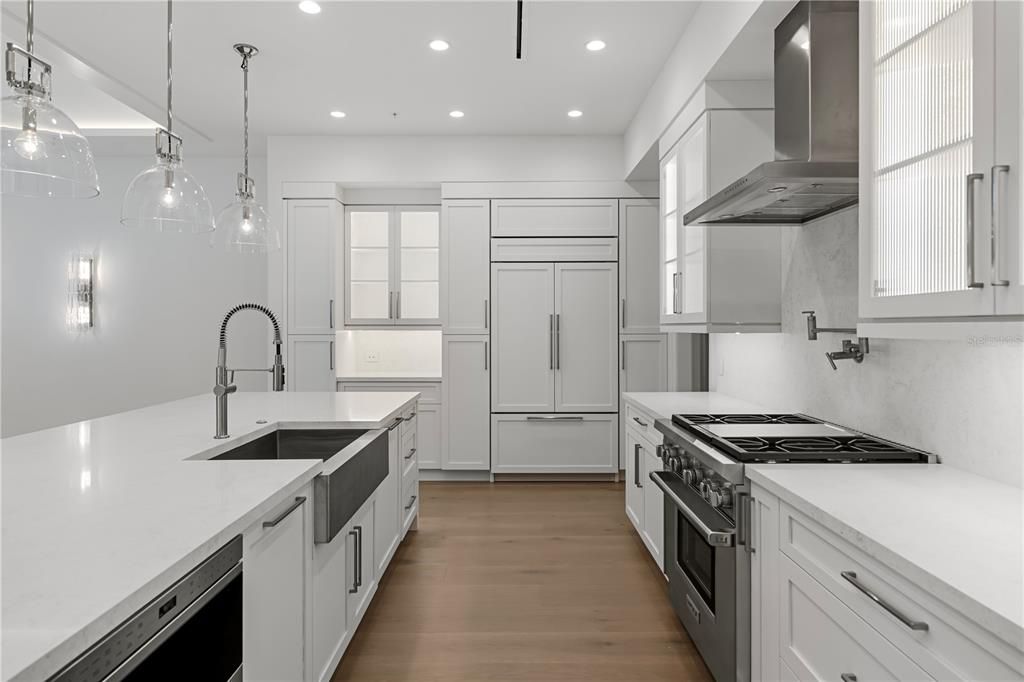 For Sale: $8,995,000 (5 beds, 5 baths, 4742 Square Feet)
