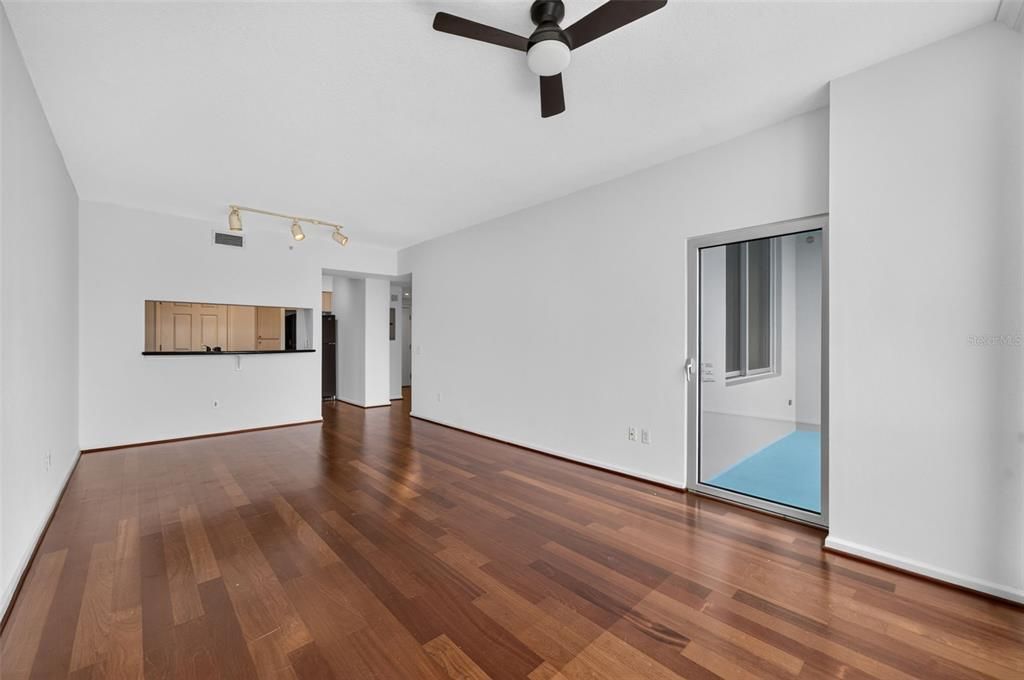 En Venta: $368,000 (2 camas, 2 baños, 1157 Pies cuadrados)