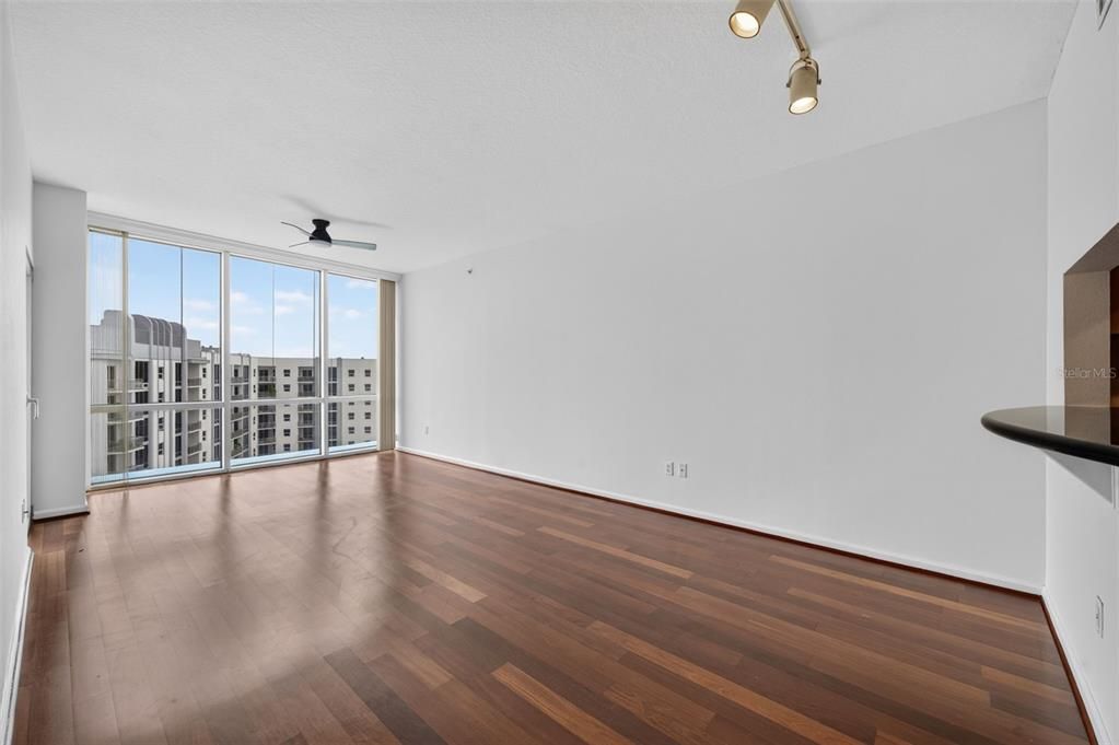 En Venta: $368,000 (2 camas, 2 baños, 1157 Pies cuadrados)