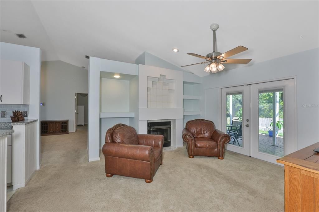 For Sale: $330,000 (4 beds, 2 baths, 1910 Square Feet)