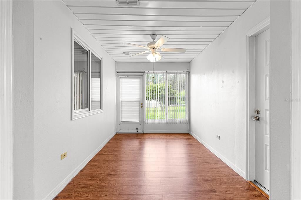 En Venta: $179,900 (2 camas, 2 baños, 988 Pies cuadrados)