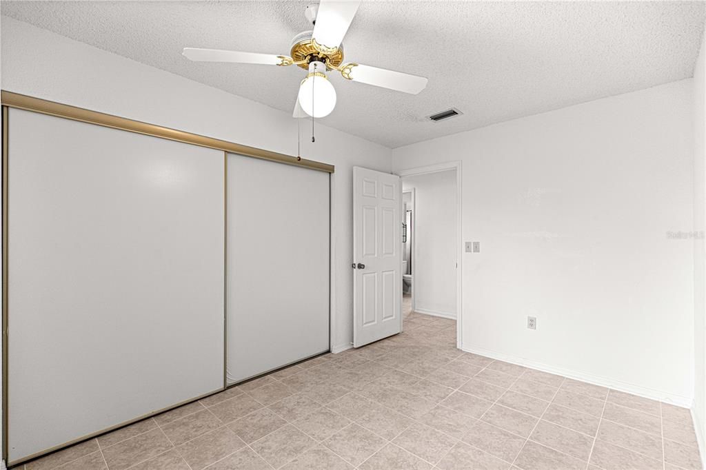 En Venta: $179,900 (2 camas, 2 baños, 988 Pies cuadrados)