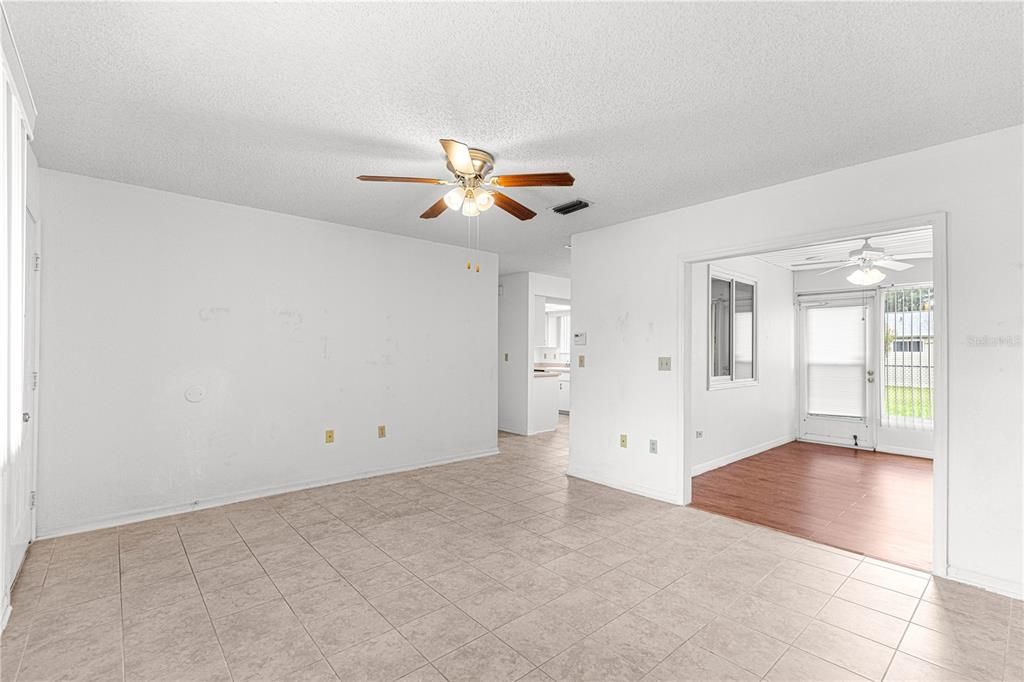 En Venta: $179,900 (2 camas, 2 baños, 988 Pies cuadrados)