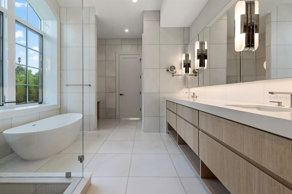 En Venta: $8,395,000 (4 camas, 4 baños, 4592 Pies cuadrados)