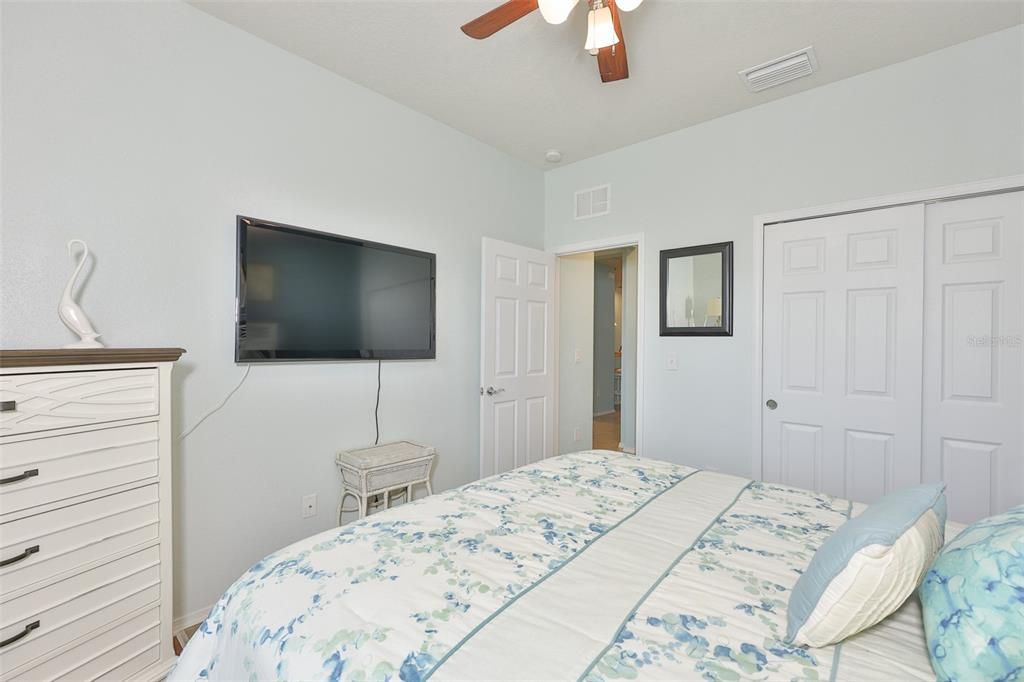 Active With Contract: $310,000 (2 beds, 2 baths, 1523 Square Feet)