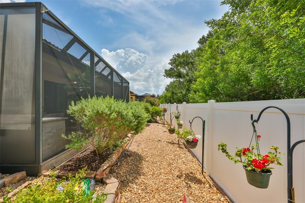 Active With Contract: $310,000 (2 beds, 2 baths, 1523 Square Feet)