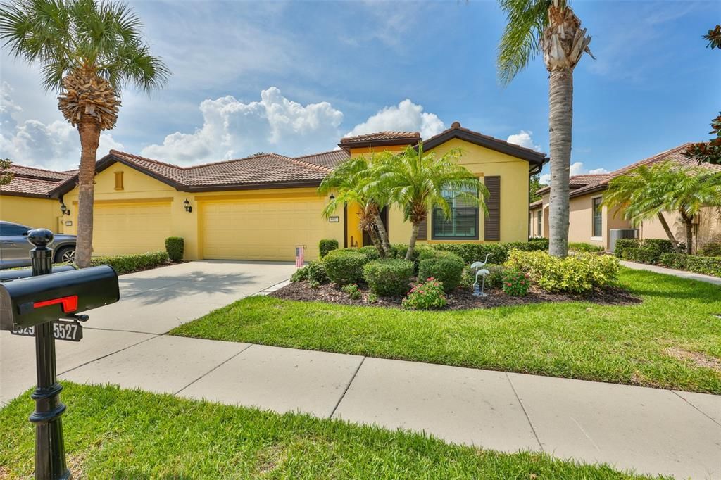 Active With Contract: $310,000 (2 beds, 2 baths, 1523 Square Feet)