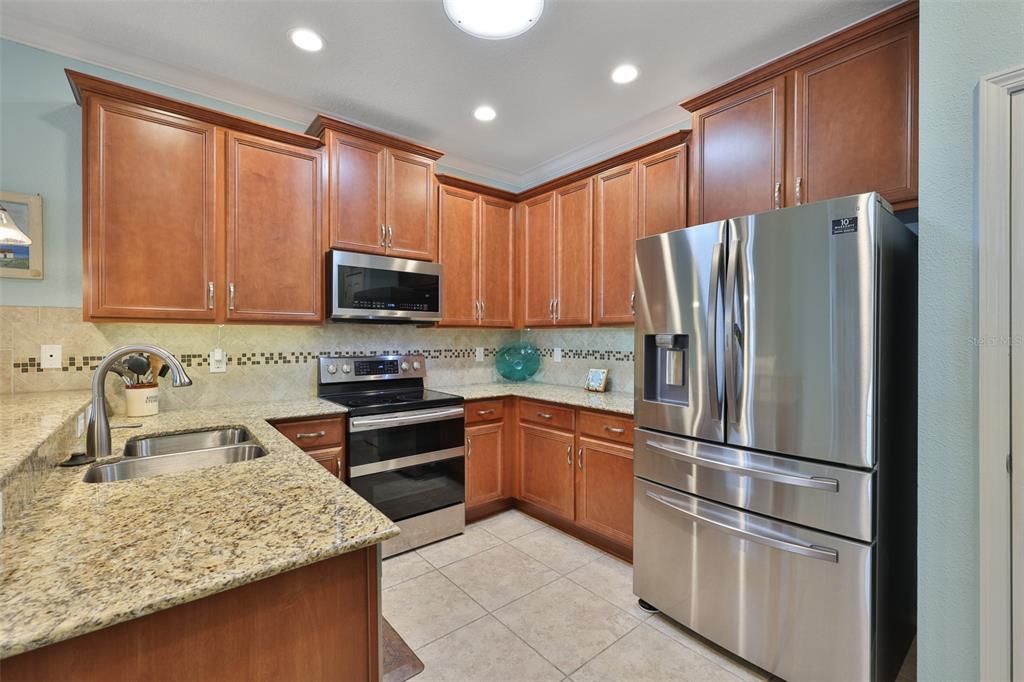Active With Contract: $310,000 (2 beds, 2 baths, 1523 Square Feet)