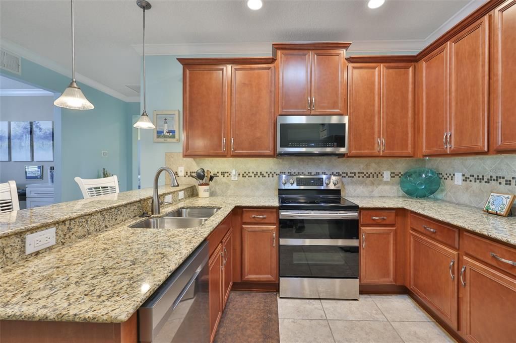 Active With Contract: $310,000 (2 beds, 2 baths, 1523 Square Feet)